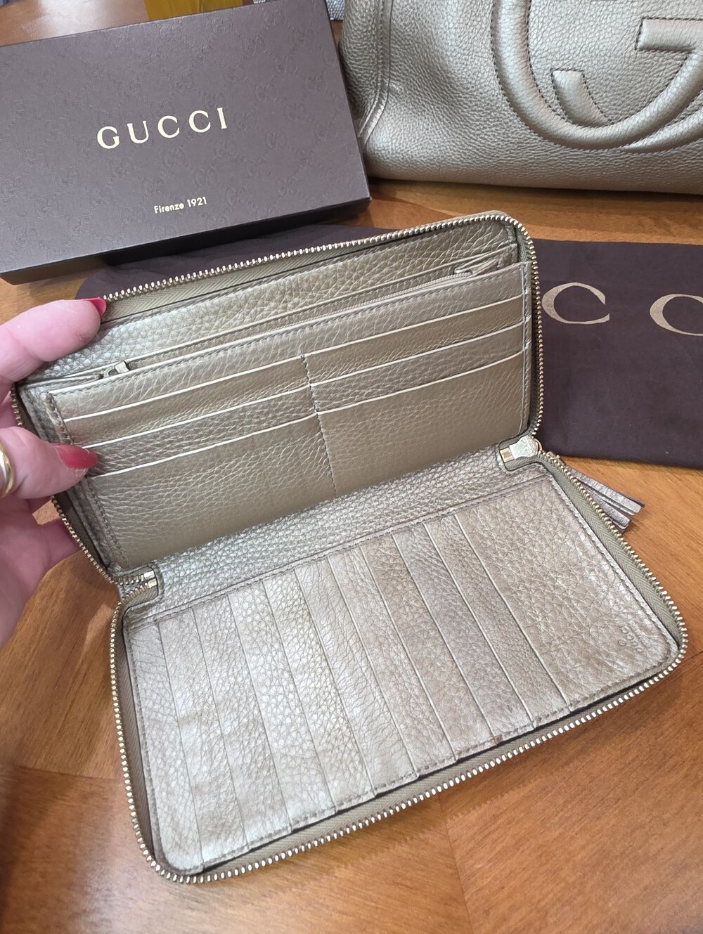 Gucci Soho Hobo Pewter With Matching Zip Around Wallet - Picture 8 of 16